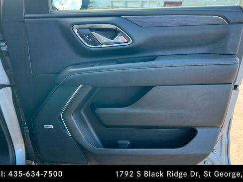 Used 2023 GMC Yukon XL SLT AWD/4WD image 24