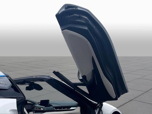 Used 2019 BMW i8 Roadster AWD/4WD image 19