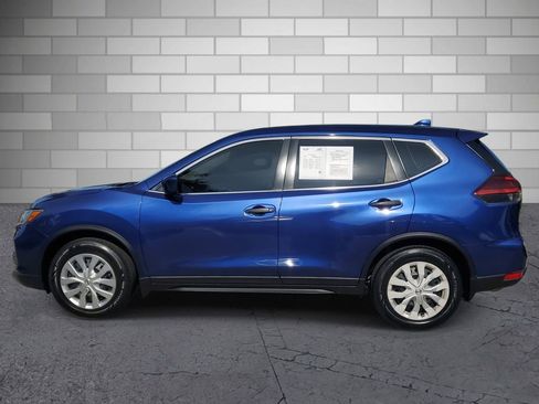 Used 2018 Nissan Rogue S image 2