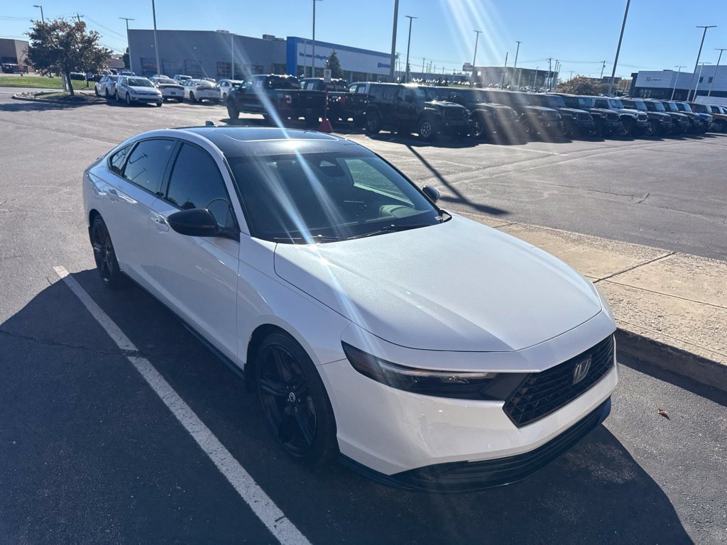 Used 2023 Honda Accord Sport image 2