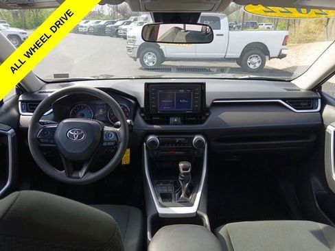 Used 2022 Toyota RAV4 LE AWD/4WD image 12