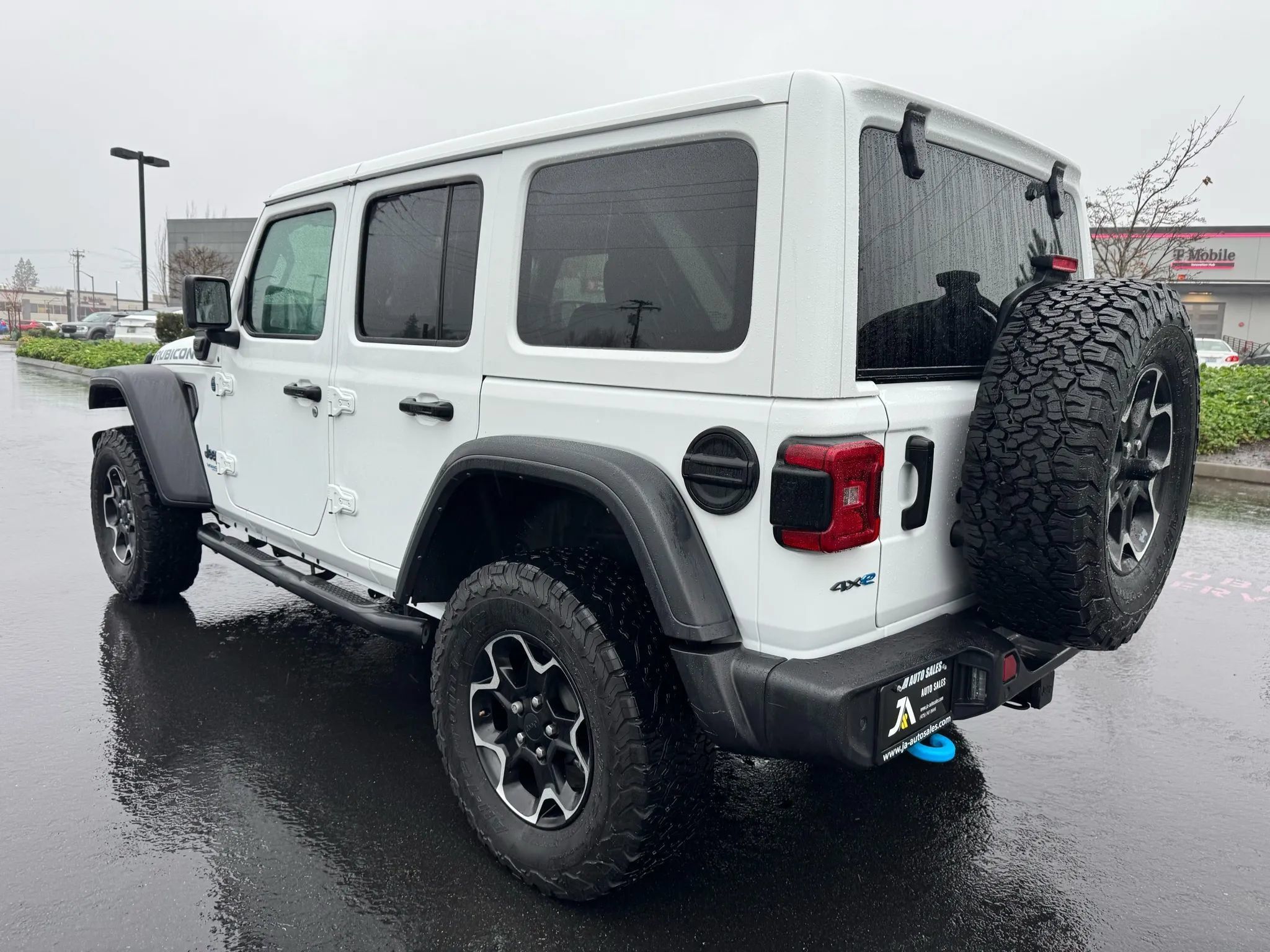 Used 2021 Jeep Wrangler Unlimited Rubicon 4xe w/ Cold Weather Group AWD/4WD image 8