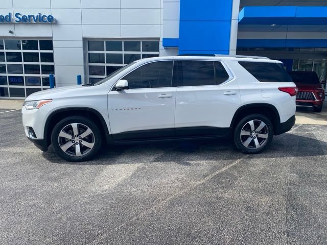 Used 2018 Chevrolet Traverse LT w/ LPO, 'HIT The Road' Package FWD image 2