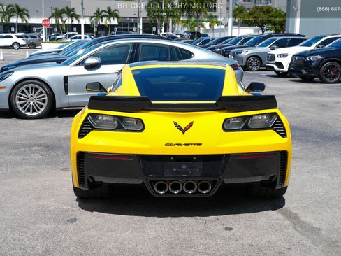 Used 2015 Chevrolet Corvette Z06 w/ 3LZ Preferred Equipment Group RWD image 9