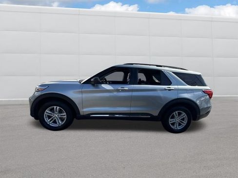 Used 2022 Ford Explorer XLT w/ Equipment Group 202A AWD/4WD image 2