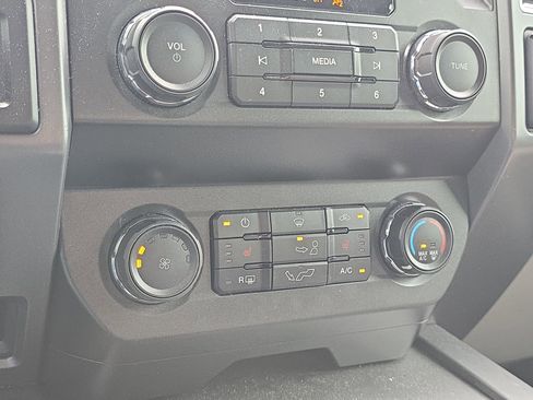 Used 2020 Ford F150 XLT w/ Equipment Group 302A Luxury AWD/4WD image 19