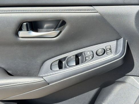 Used 2024 Nissan Sentra SV FWD image 13