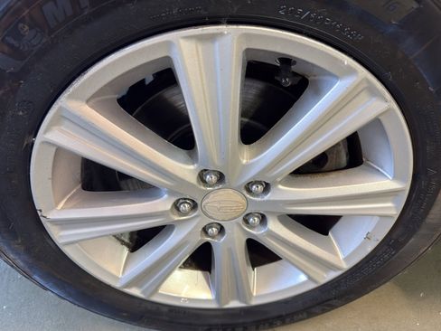 Used 2010 Subaru Legacy 2.5i Premium AWD/4WD image 33