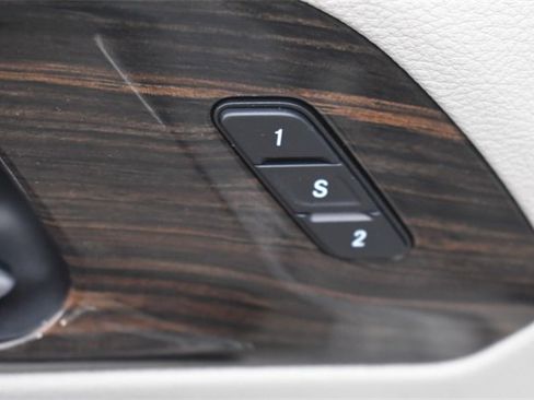 Used 2021 Chrysler Pacifica Limited image 24