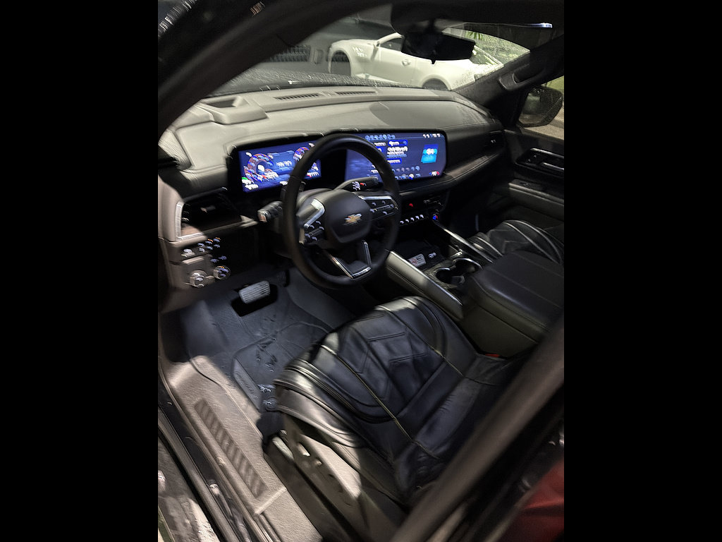 Used 2025 Chevrolet Suburban LS RWD image 57