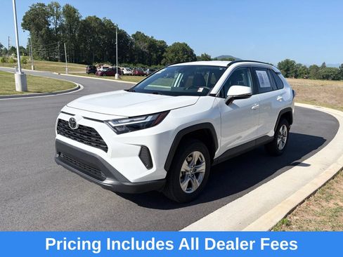 Used 2022 Toyota RAV4 XLE FWD image 3