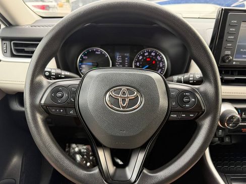 Used 2021 Toyota RAV4 XLE AWD/4WD image 32