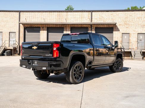 Used 2022 Chevrolet Silverado 2500 High Country w/ Technology Package AWD/4WD image 2
