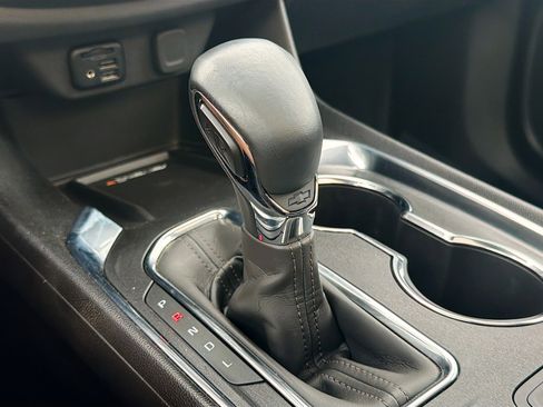 Used 2023 Chevrolet Traverse Premier image 31