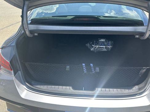 New 2025 Hyundai Elantra Limited image 18