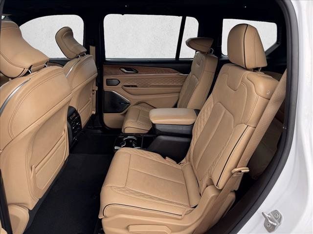 Used 2025 Jeep Grand Cherokee L Summit AWD/4WD image 18