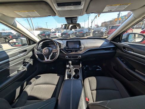 Used 2023 Nissan Altima 2.5 SV image 14