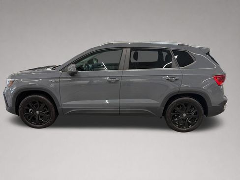 Used 2023 Volkswagen Taos SE w/ Panoramic Sunroof Package AWD/4WD image 7