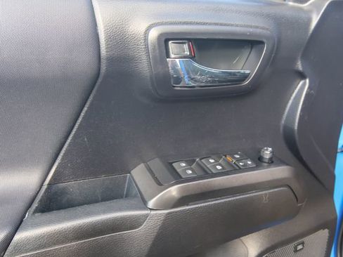 Used 2021 Toyota Tacoma TRD Sport w/ TRD Premium Sport Package AWD/4WD image 14