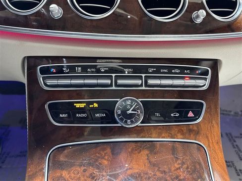 Used 2019 Mercedes-Benz E 300 4MATIC image 37