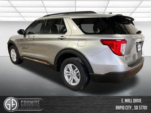 Used 2024 Ford Explorer XLT AWD/4WD image 4