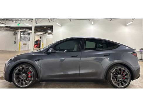 Used 2022 Tesla Model Y Performance AWD/4WD image 9