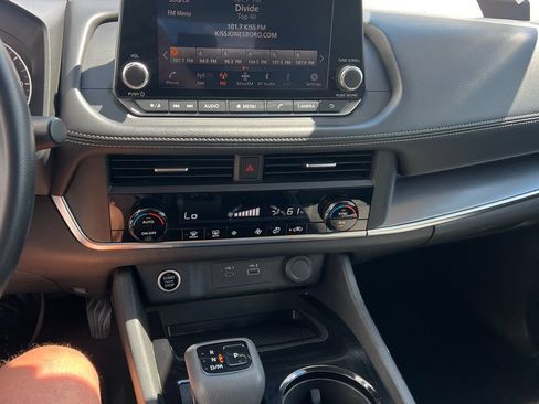 Used 2023 Nissan Rogue SV FWD image 31