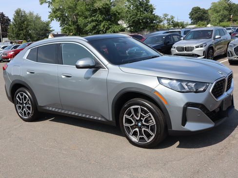 Used 2026 BMW X2 xDrive28i w/ Technology Package AWD/4WD image 3