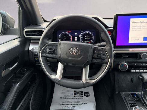Certified 2025 Toyota Tacoma TRD Off-Road AWD/4WD image 12