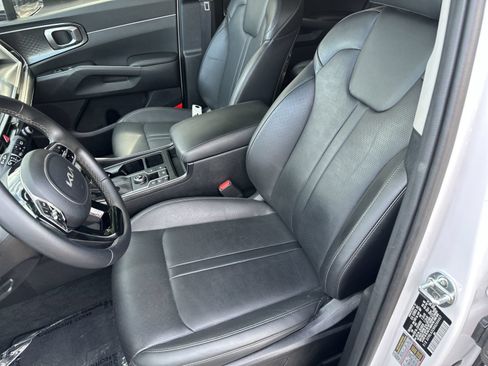 Used 2024 Kia Sorento S FWD image 13
