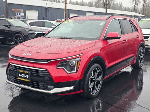 Used 2024 Kia Niro EX Touring image 3