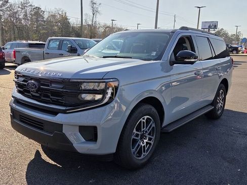 New 2026 Ford Expedition Active image 3