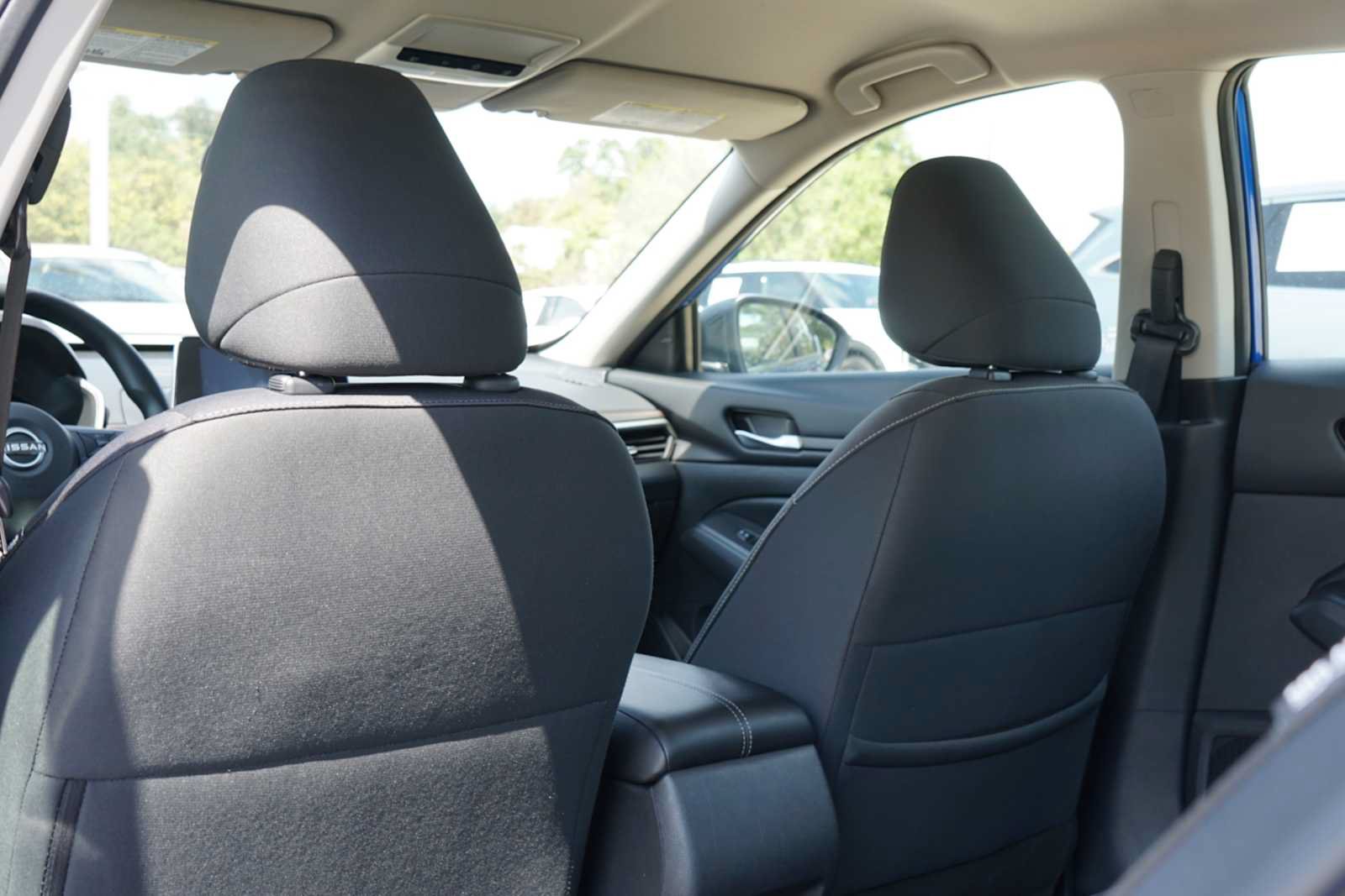 Used 2025 Nissan Altima 2.5 SV FWD image 18