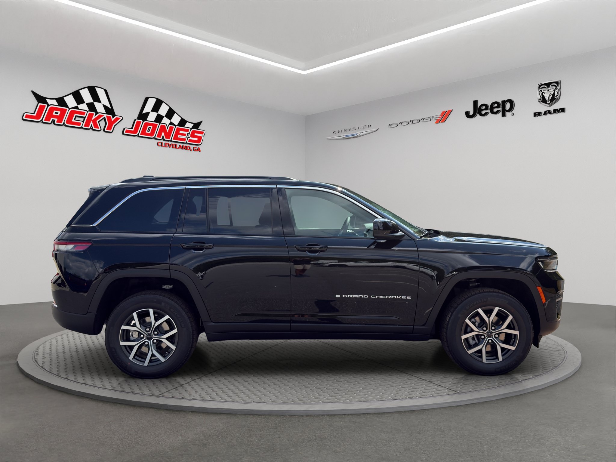 New 2027 Jeep Grand Cherokee Laredo X RWD image 10