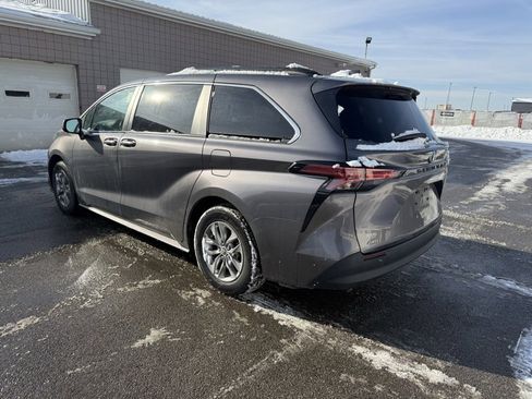 Used 2022 Toyota Sienna LE image 8