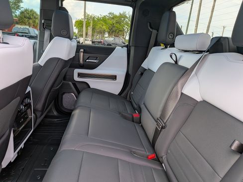 Used 2025 GMC Hummer EV 3X w/ LPO, Sport Package AWD/4WD image 17