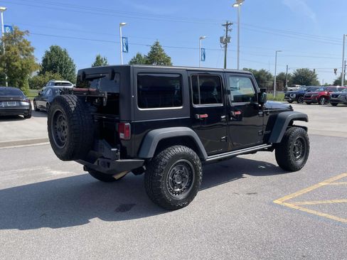 Used 2016 Jeep Wrangler Unlimited Rubicon AWD/4WD image 6