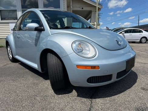 Used 2009 Volkswagen Beetle Coupe FWD image 11