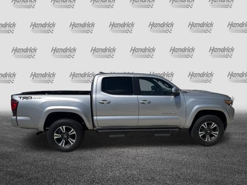 Used 2018 Toyota Tacoma TRD Sport w/ Technology Package image 10