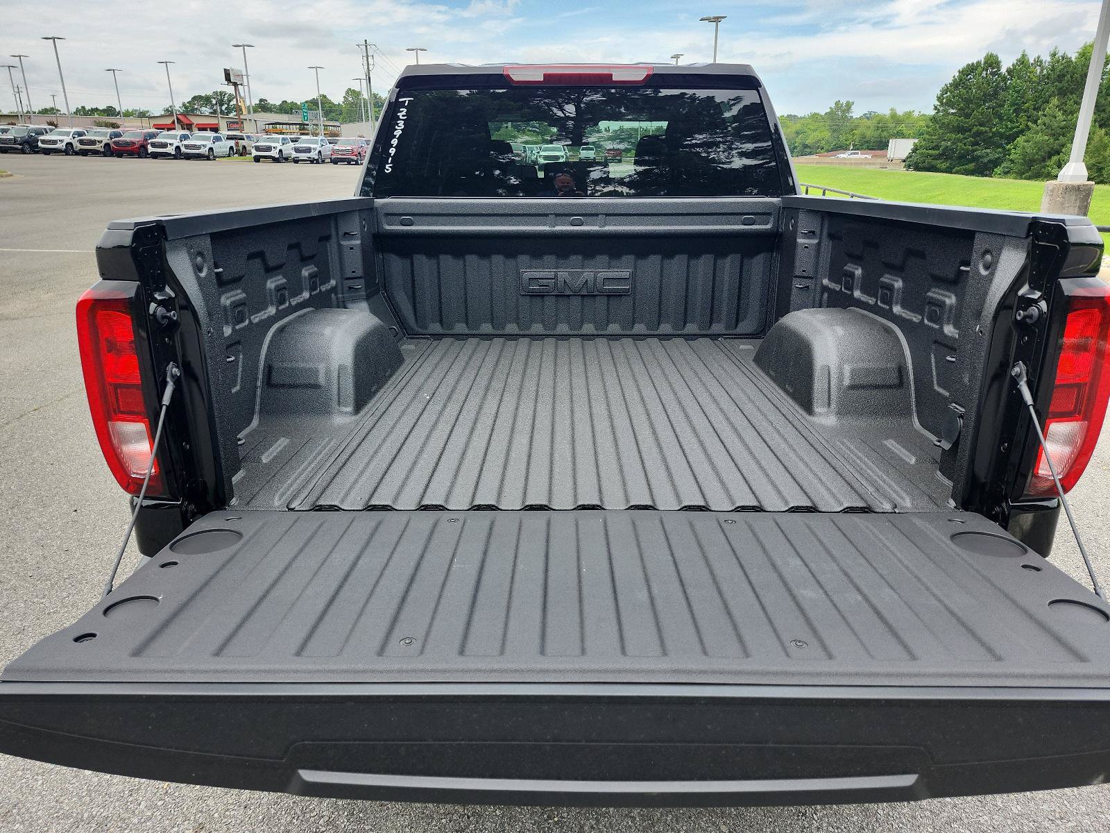 New 2026 GMC Sierra 1500 SLE AWD/4WD image 9