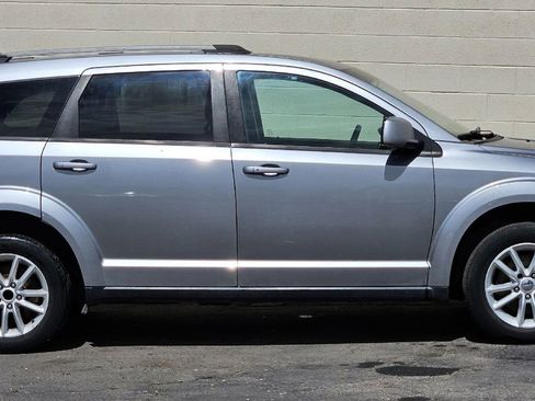 Used 2017 Dodge Journey SXT image 6