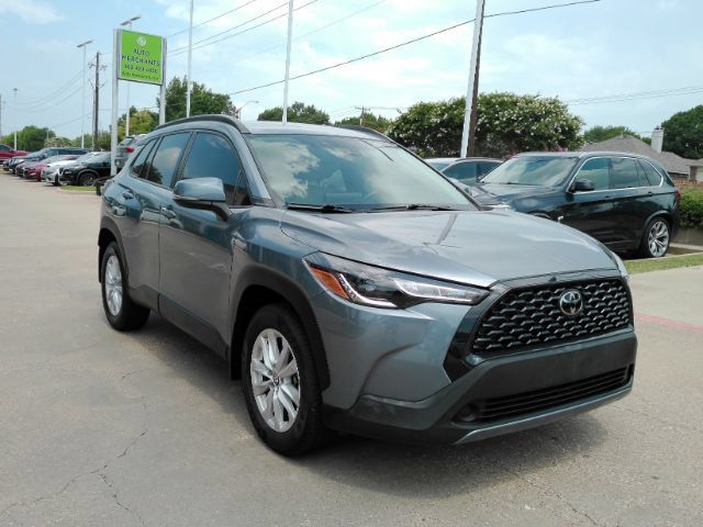 Used 2022 Toyota Corolla Cross LE w/ Black Badges Package (TMS) AWD/4WD image 4