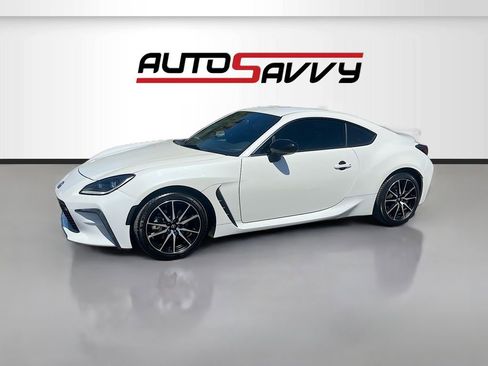 Used 2022 Toyota GR86 RWD image 3
