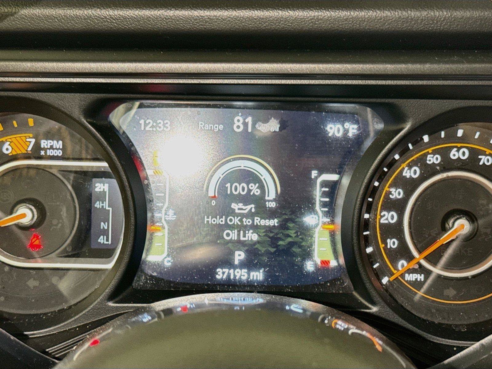 Used 2025 Jeep Wrangler Unlimited Sahara AWD/4WD image 39