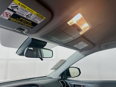 Used 2019 Toyota Highlander LE FWD image 18