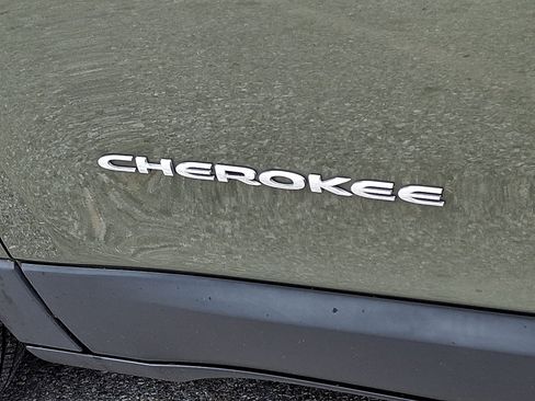 Used 2019 Jeep Cherokee Limited AWD/4WD image 30