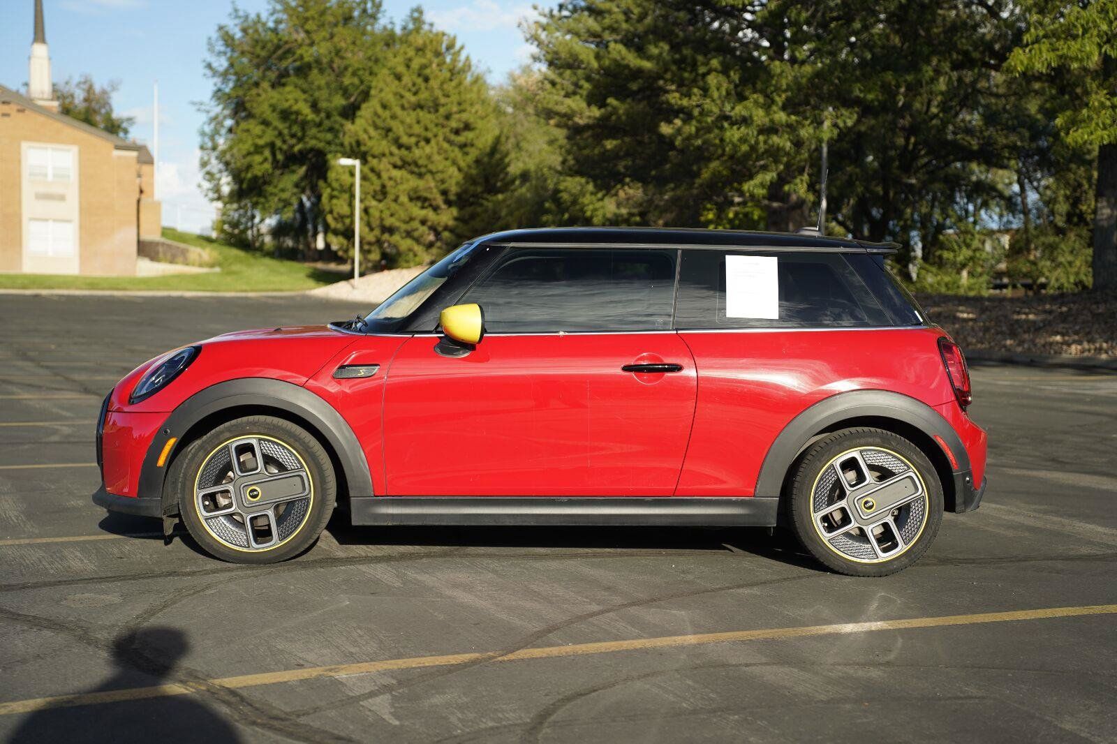 Used 2024 MINI Cooper SE FWD image 2