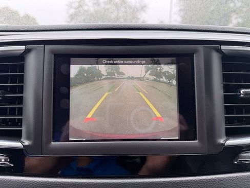 Used 2020 Chrysler Pacifica Touring-L image 14