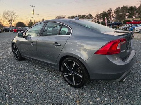 Used 2016 Volvo S60 T5 R-Design image 7
