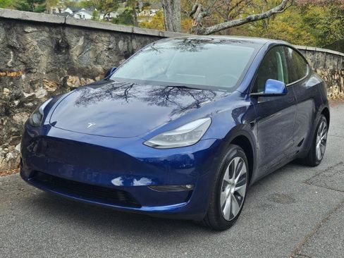 Used 2023 Tesla Model Y Long Range image 14